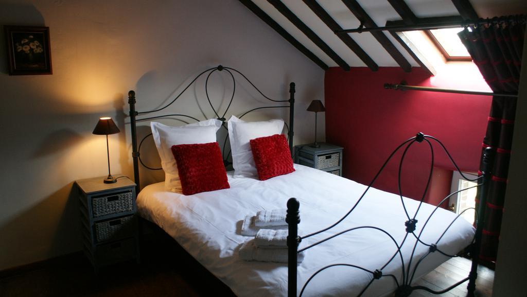 B&B Le Secret Du Bois Bourseigne-Vieille Exterior foto